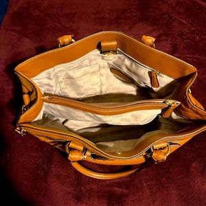 Tan Michael Korrs excellent condition